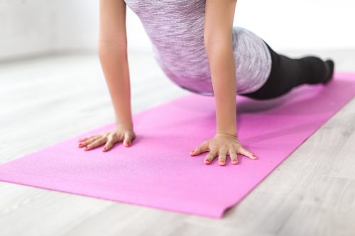 5 Jenis Alat Olahraga yang Dibutuhkan untuk Melakukan Yoga