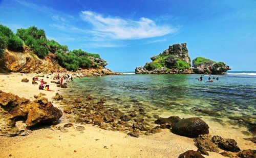 Pantai Nglamor - 7 Destinasi Wisata Terpopuler Di Jogja Tahun 2022