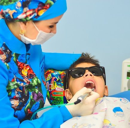 Tips Membawa Anak ke Dokter Gigi - ruangan dokter gigi